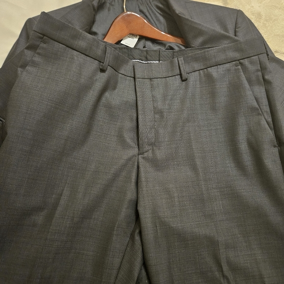 Express Two Piece Men's Business Suit - Picture 8 of 8